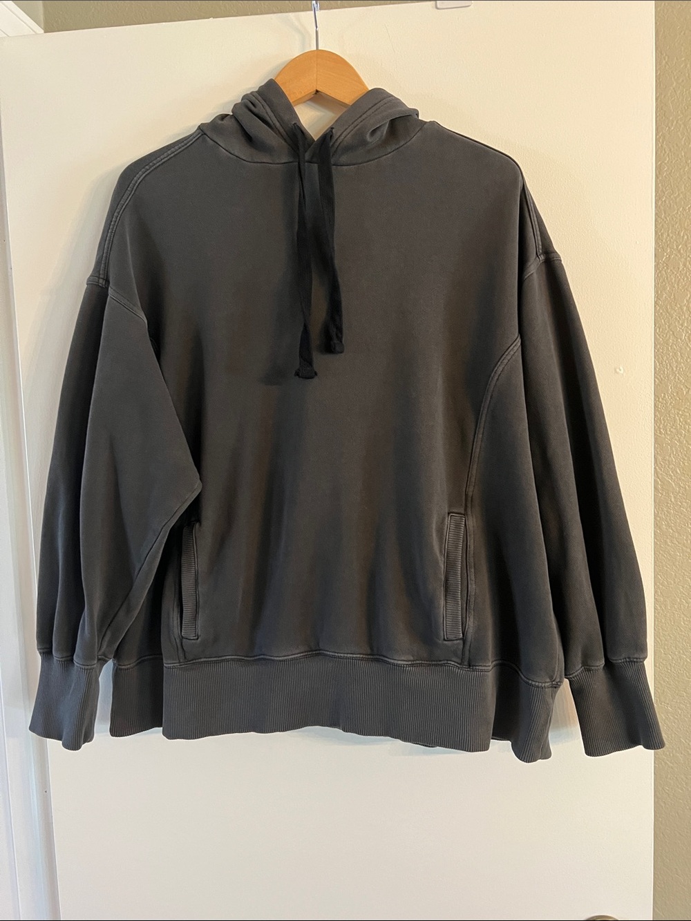 Aerie kangaroo pocket hooded sweatshirt sz medium